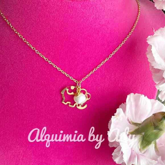 Gold dainty  freshwater pearl elephant stamped Vermeil gold delicate necklace - Picture 1 of 10